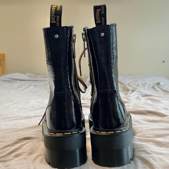 Dr. Martens GHILANA MAX DISTRESSED PATENT LEATHER PLATFORM BOOTS women size 7 - Picture 8 of 9